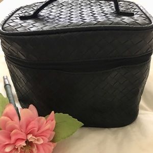 NWOT Shiseido case
